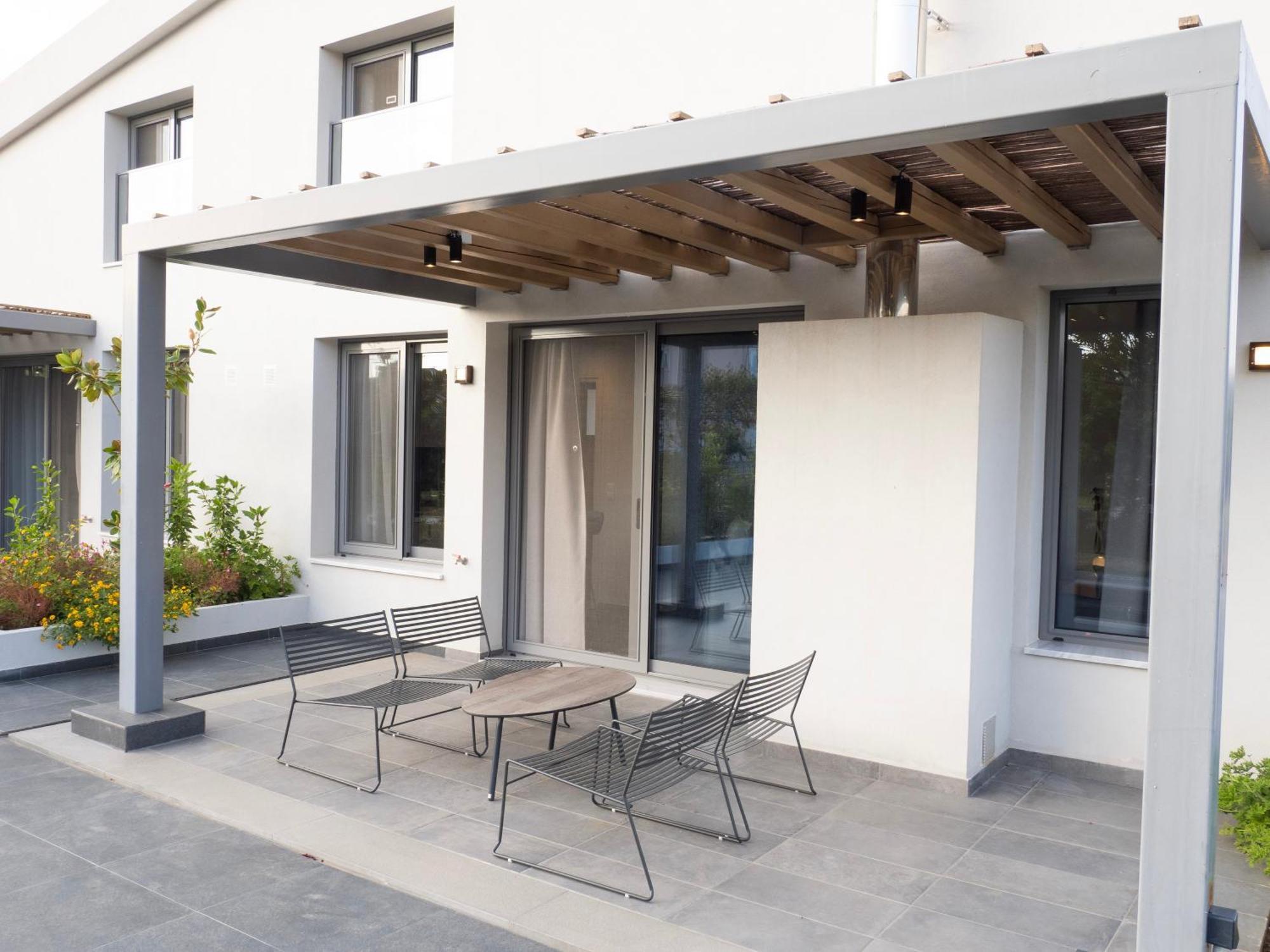 Sea Breeze Mistral 4 Per With Private Pool Kandia